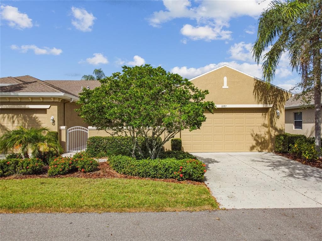 2287 SIFIELD GREENS WAY UNIT 101 SUN CITY CENTER, FL 33573