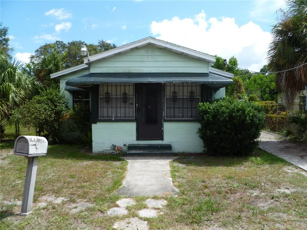 2215 E IDA STREET TAMPA, FL 33610