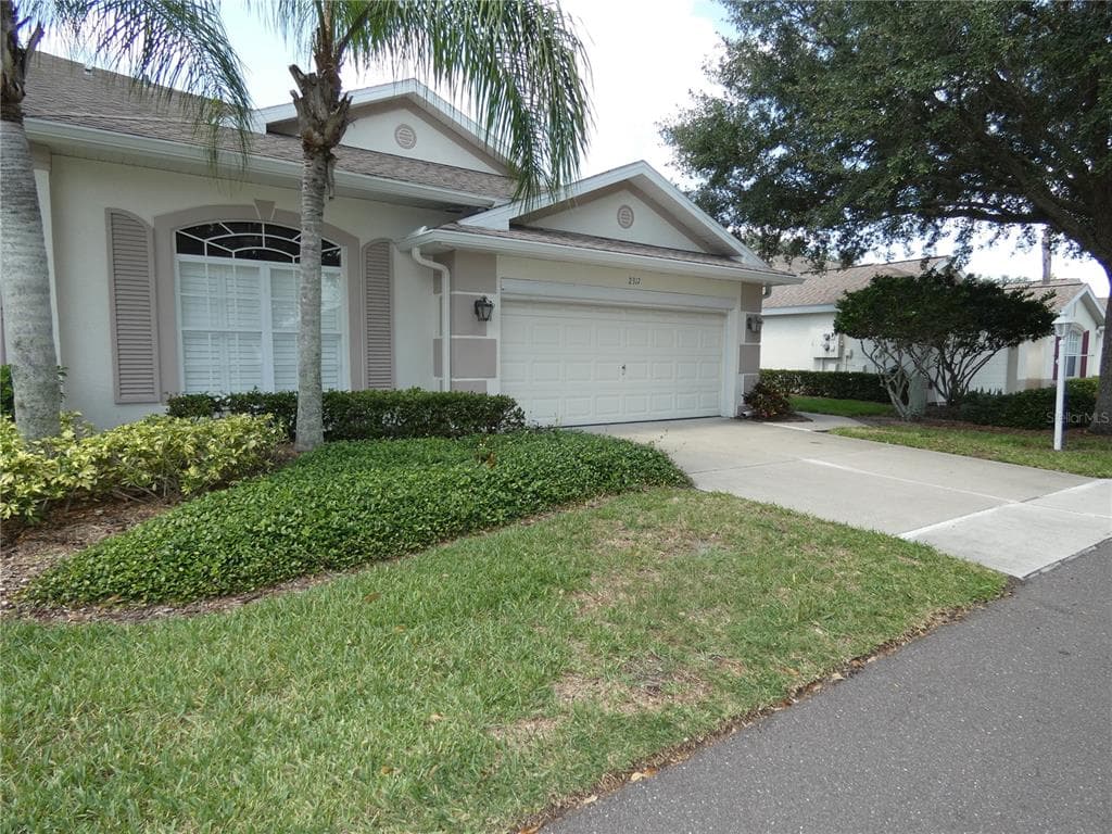 2317 BROOKFIELD GREENS CIRCLE UNIT 37 SUN CITY CENTER, FL 33573