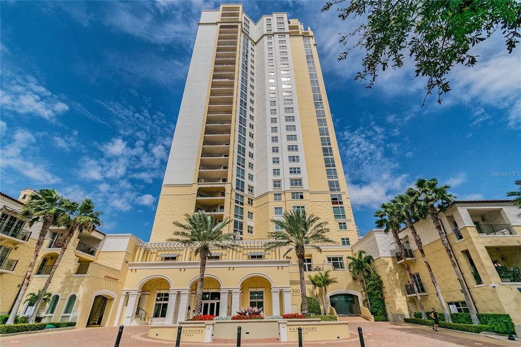 300 BEACH DRIVE NE UNIT 702 ST PETERSBURG, FL 33701