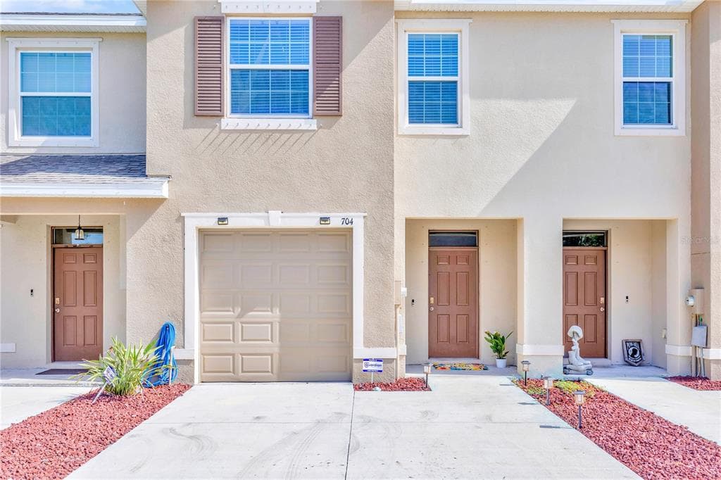 704 BARCLAY WOOD DRIVE RUSKIN, FL 33570