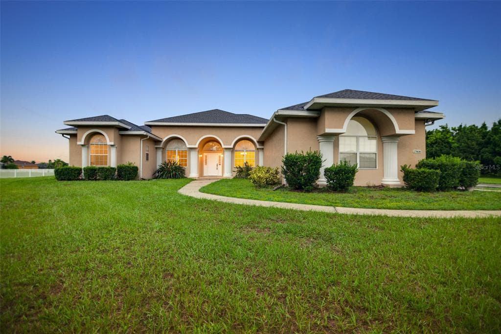 17808 HOWLING WOLF RUN PARRISH, FL 34219
