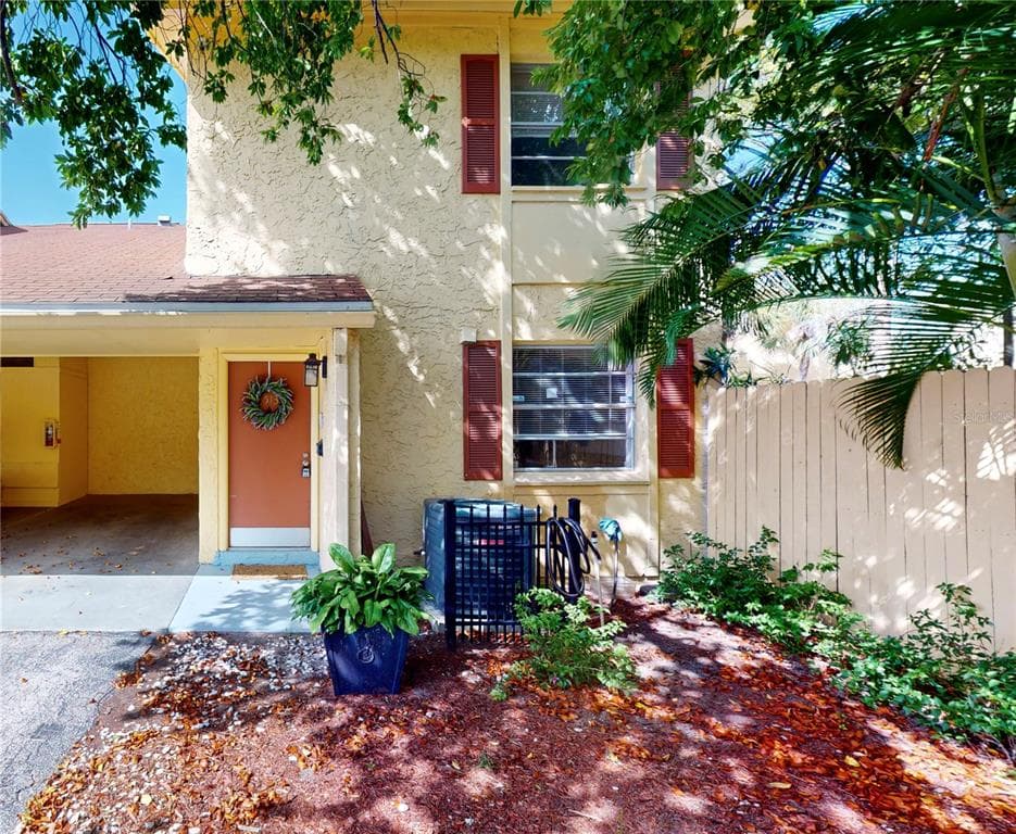 7513 FRAGANCIA COURT TAMPA, FL 33615