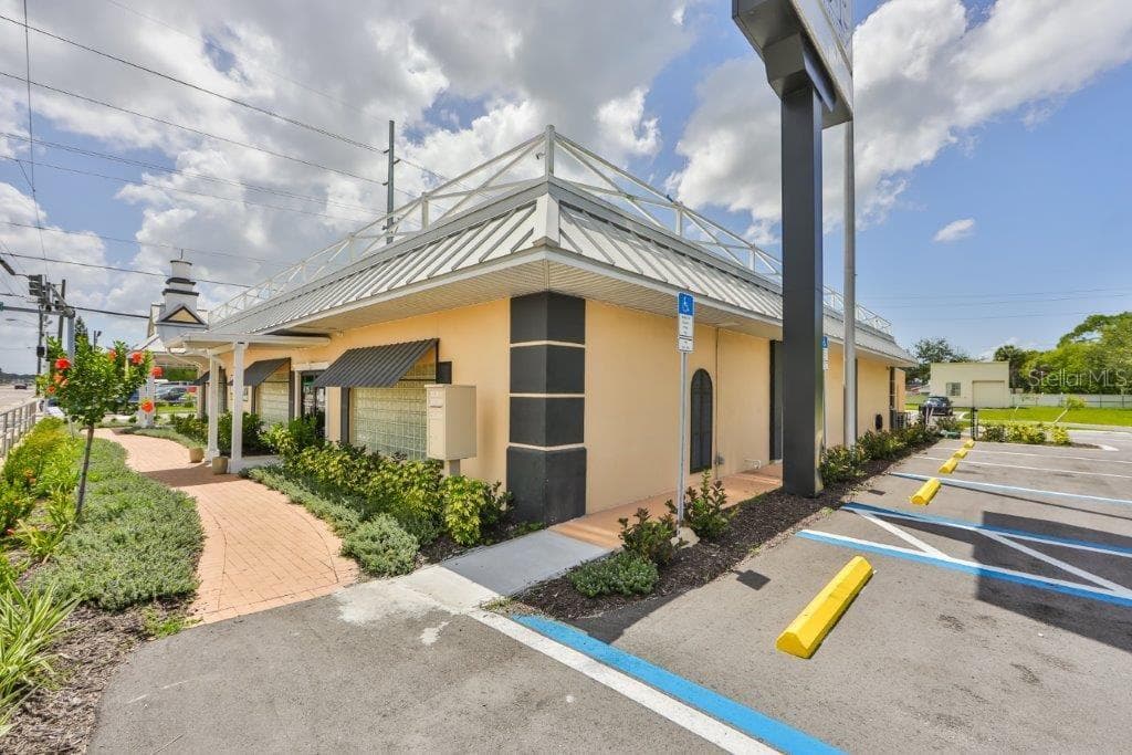 302 N US HIGHWAY 41 RUSKIN, FL 33570