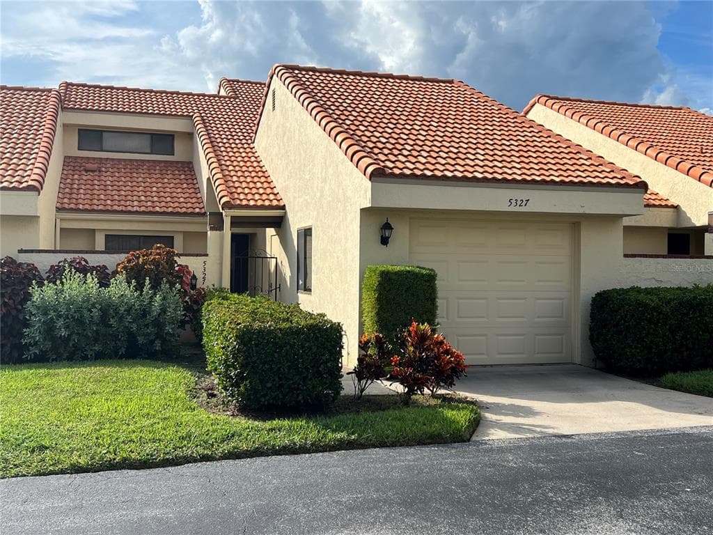 5327 HUNTINGWOOD COURT UNIT 55 SARASOTA, FL 34235