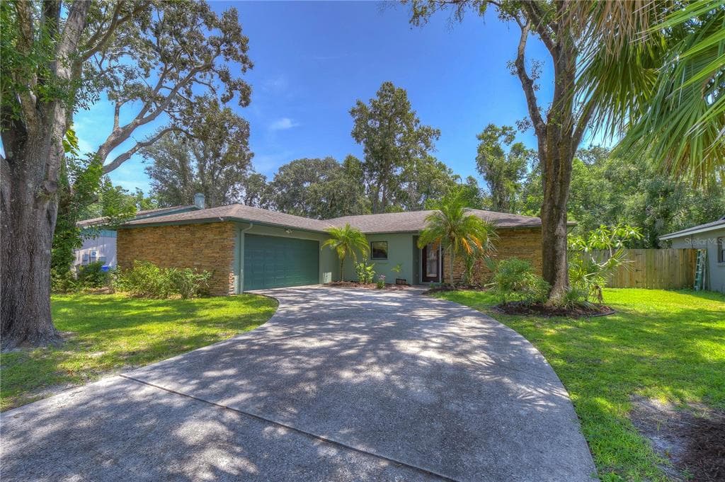 4013 WINDTREE DRIVE TAMPA, FL 33624