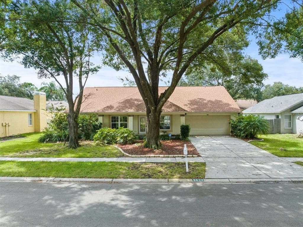 9622 NORCHESTER CIRCLE TAMPA, FL 33647