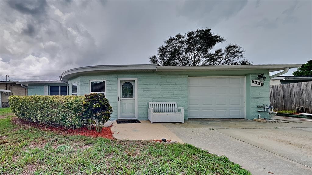 5330 DAWN LANE HOLIDAY, FL 34690