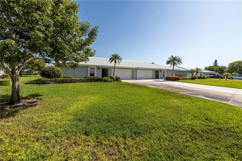 6524 11TH AVENUE W UNIT 5611 BRADENTON, FL 34209