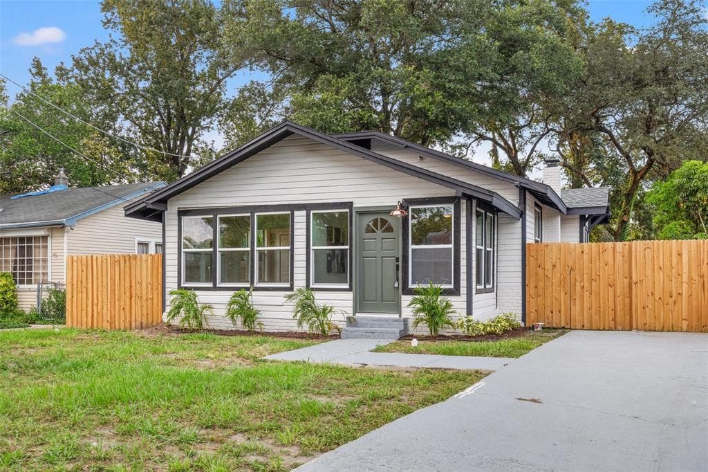 1210 E GIDDENS AVENUE TAMPA, FL 33603