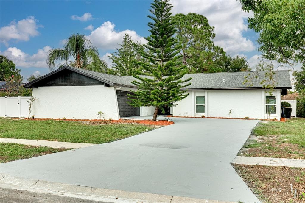 2807 FOREST VIEW DRIVE CLEARWATER, FL 33761