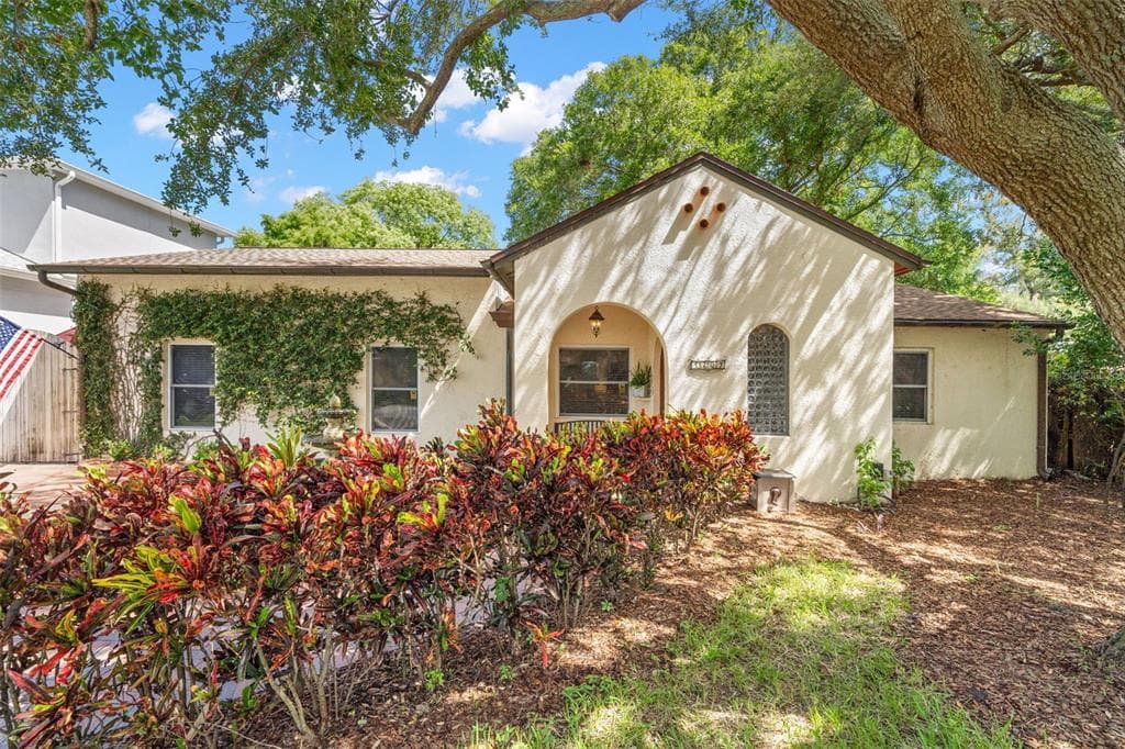 4207 W BAY VIEW AVENUE TAMPA, FL 33611