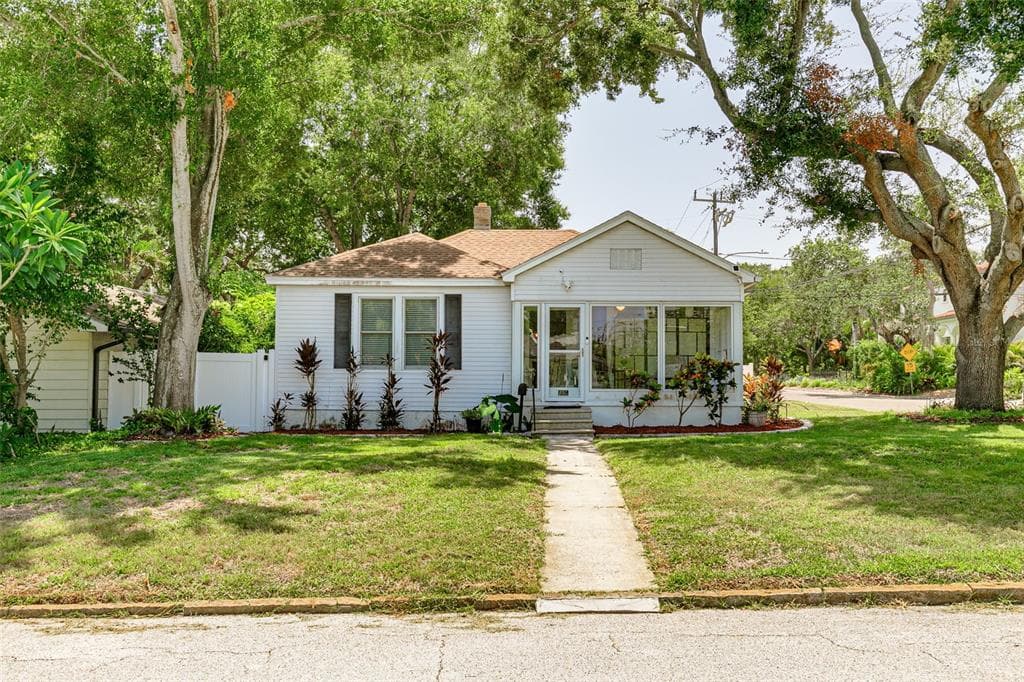 196 28TH AVENUE N ST PETERSBURG, FL 33704