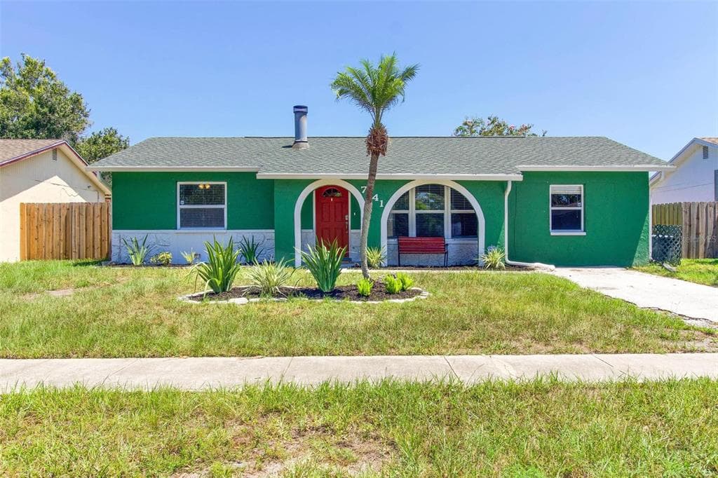 7941 SMOKETREE COURT LARGO, FL 33773