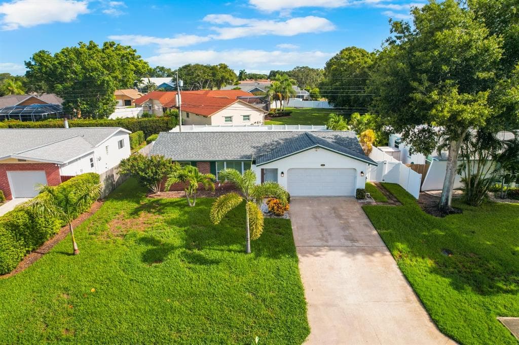 14161 HETRICK CIRCLE N LARGO, FL 33774