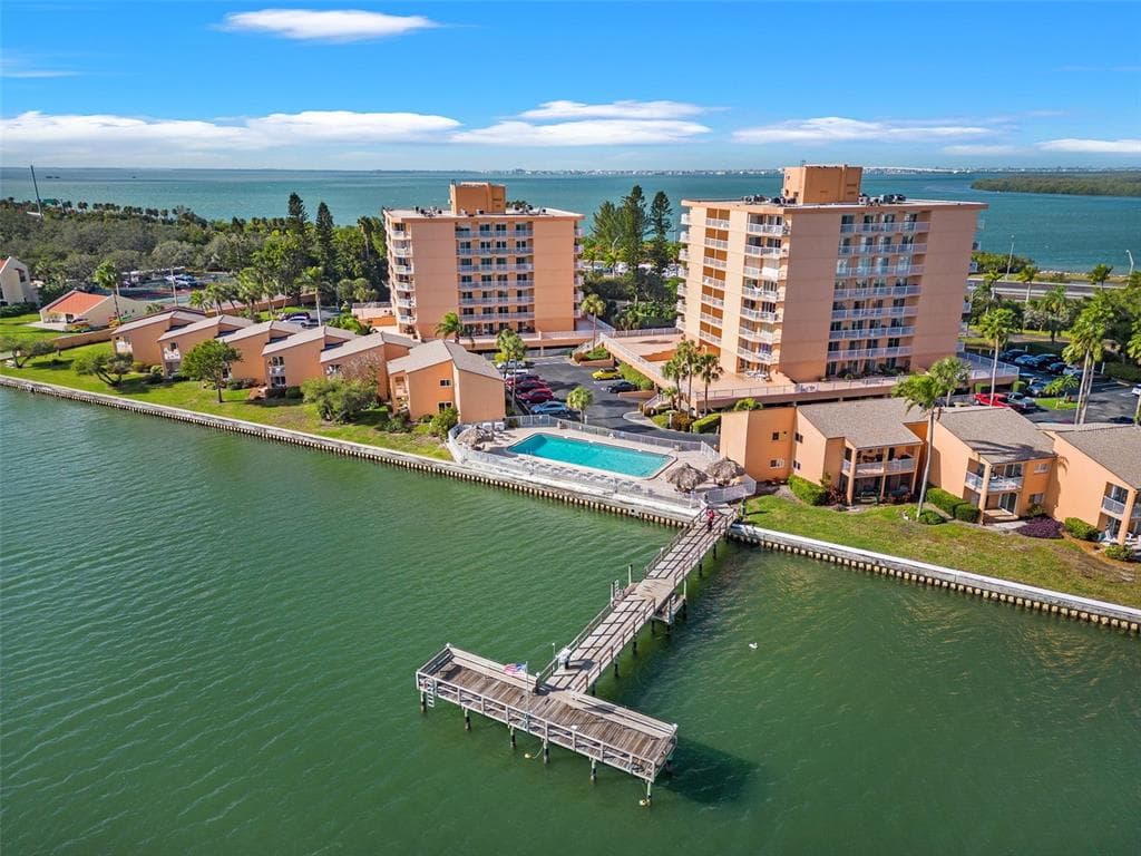 7432 SUNSHINE SKYWAY LANE S UNIT 405 ST PETERSBURG, FL 33711