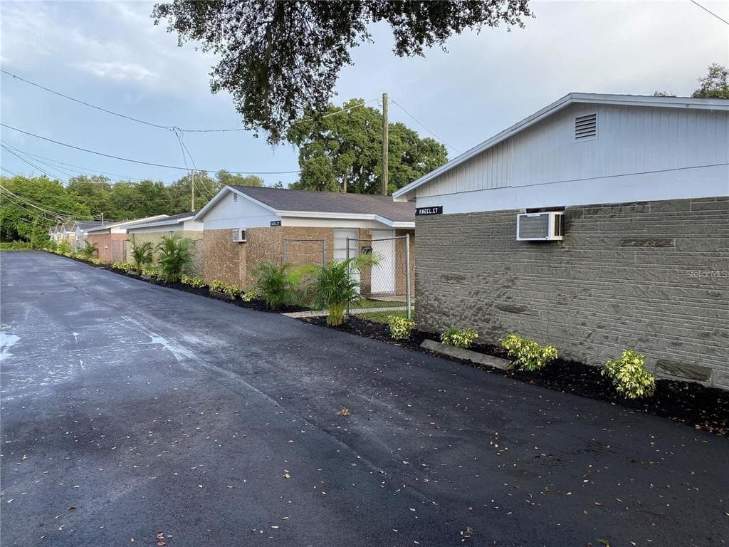 14206 CAPRI COURT TAMPA, FL 33613