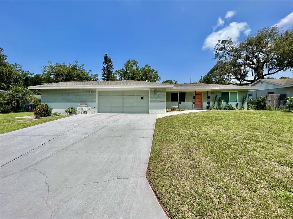 5515 DELAWARE AVENUE NEW PORT RICHEY, FL 34652