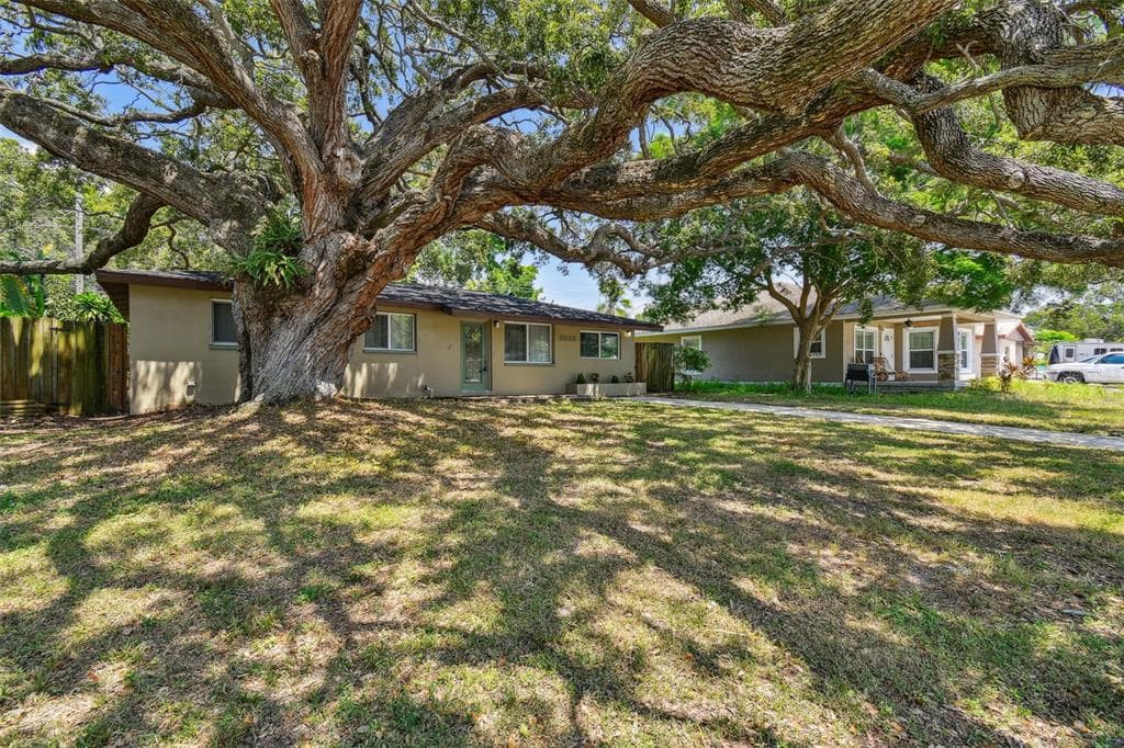 8995 DREAM WAY LARGO, FL 33773
