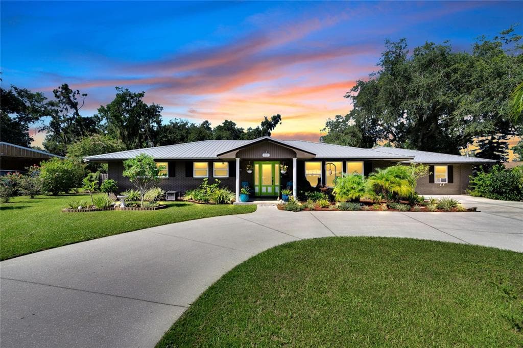 817 W RUSSELL DR PLANT CITY, FL 33563