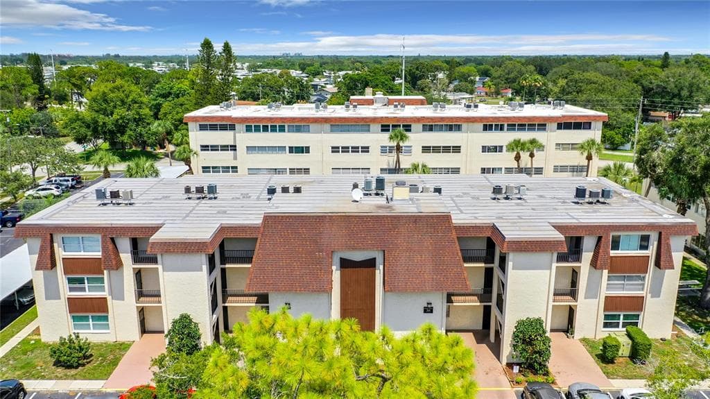 208 NE MONROE CIRCLE N UNIT c-206 ST PETERSBURG, FL 33702