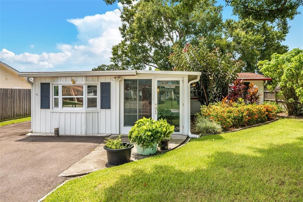 6412 N LOIS AVENUE TAMPA, FL 33614