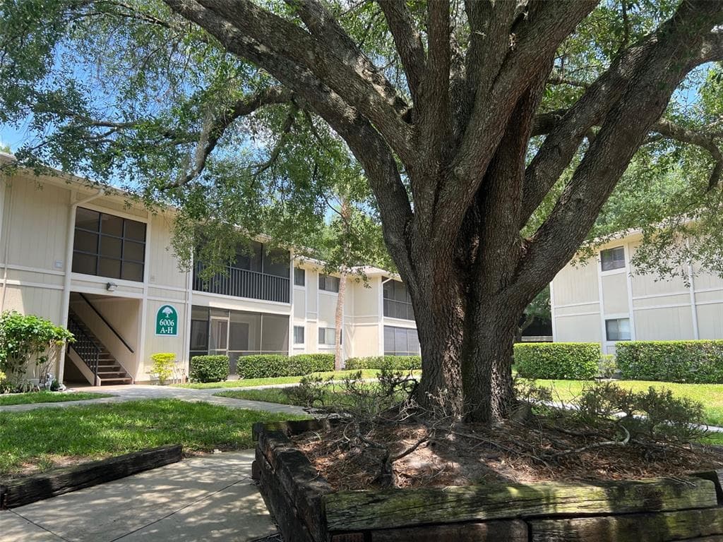 6006 LAKETREE LN UNIT D TEMPLE TERRACE, FL 33617