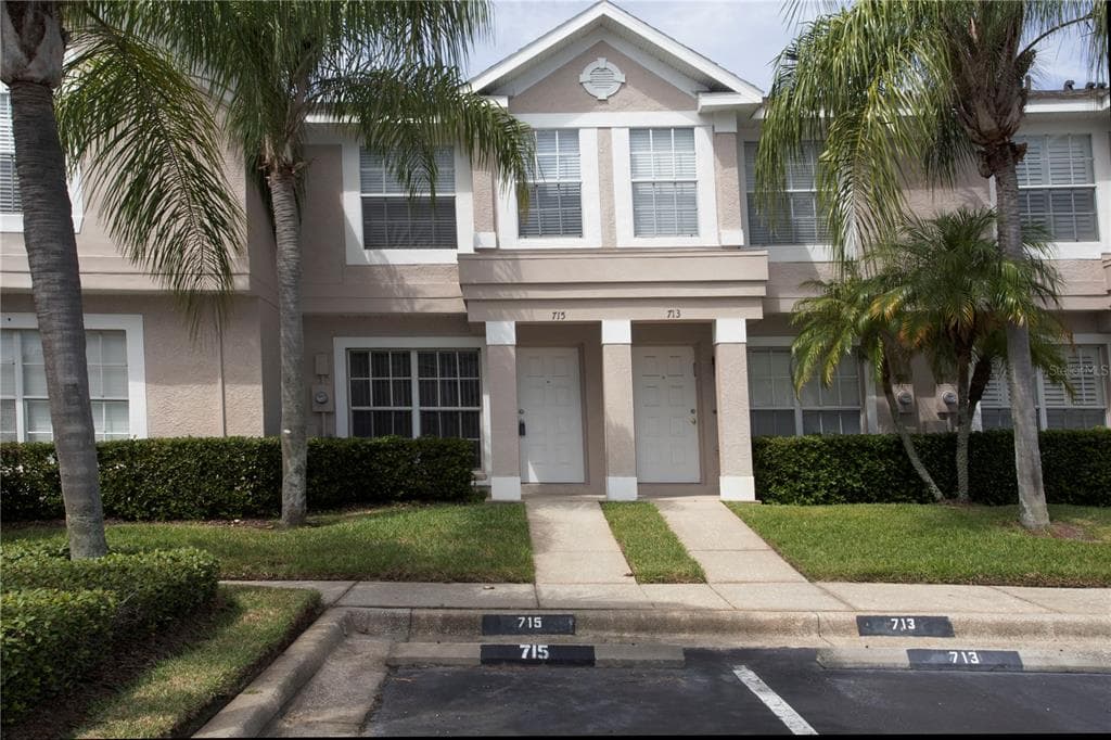 715 KENSINGTON LAKE CIRCLE BRANDON, FL 33511