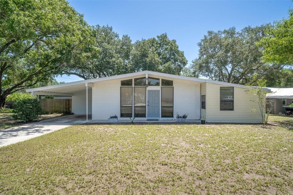 904 BRIARWOOD AVENUE TAMPA, FL 33613