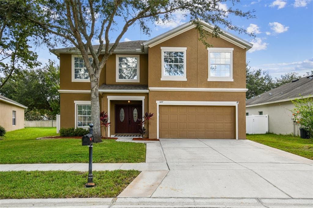 5717 WHITE TRILLIUM LOOP