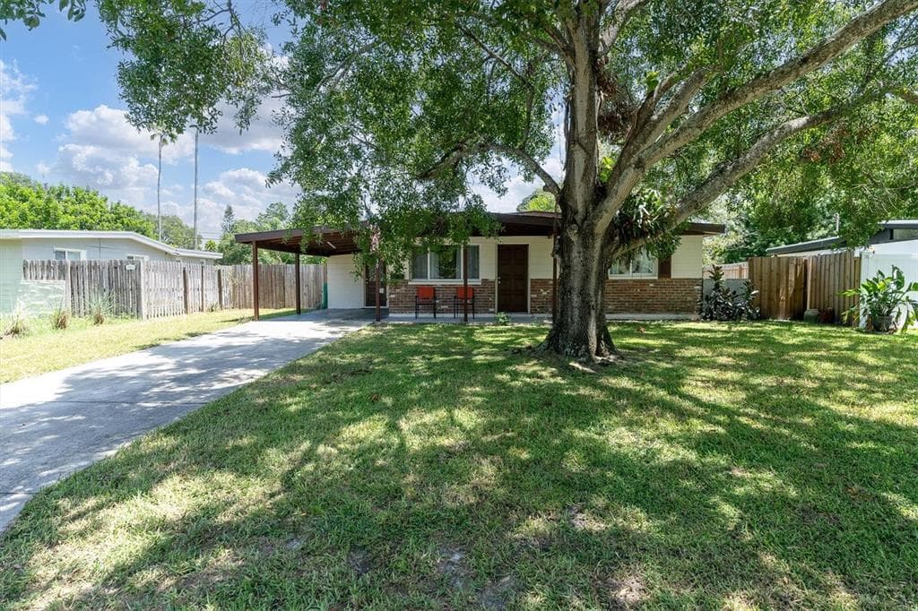 5530 PINE CIRCLE NE ST PETERSBURG, FL 33703