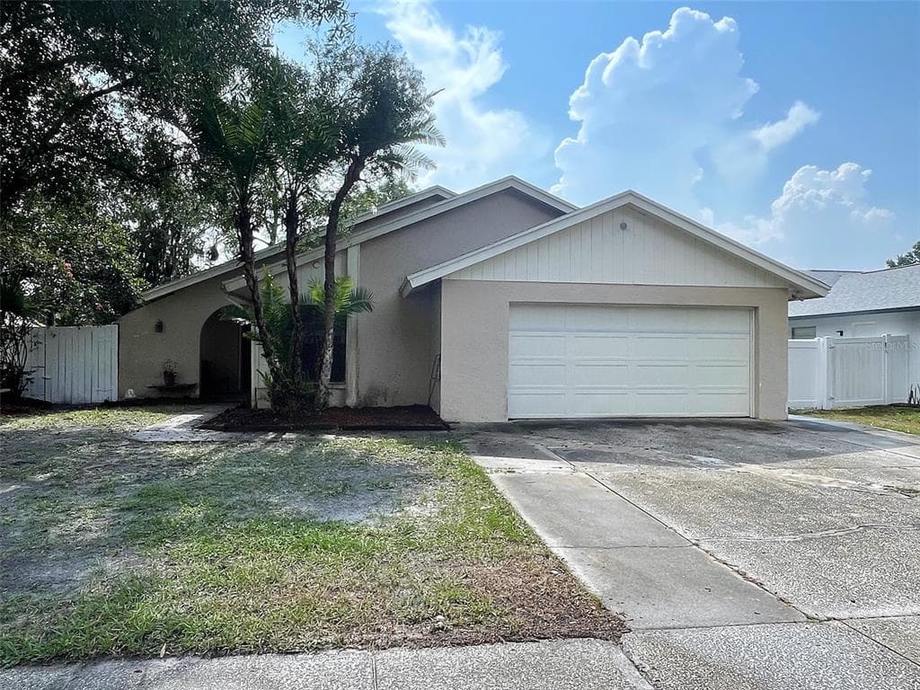 16128 RAVENDALE DRIVE TAMPA, FL 33618