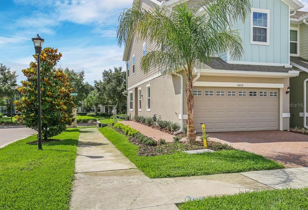 5806 SPOTTED HARRIER WAY LITHIA, FL 33547