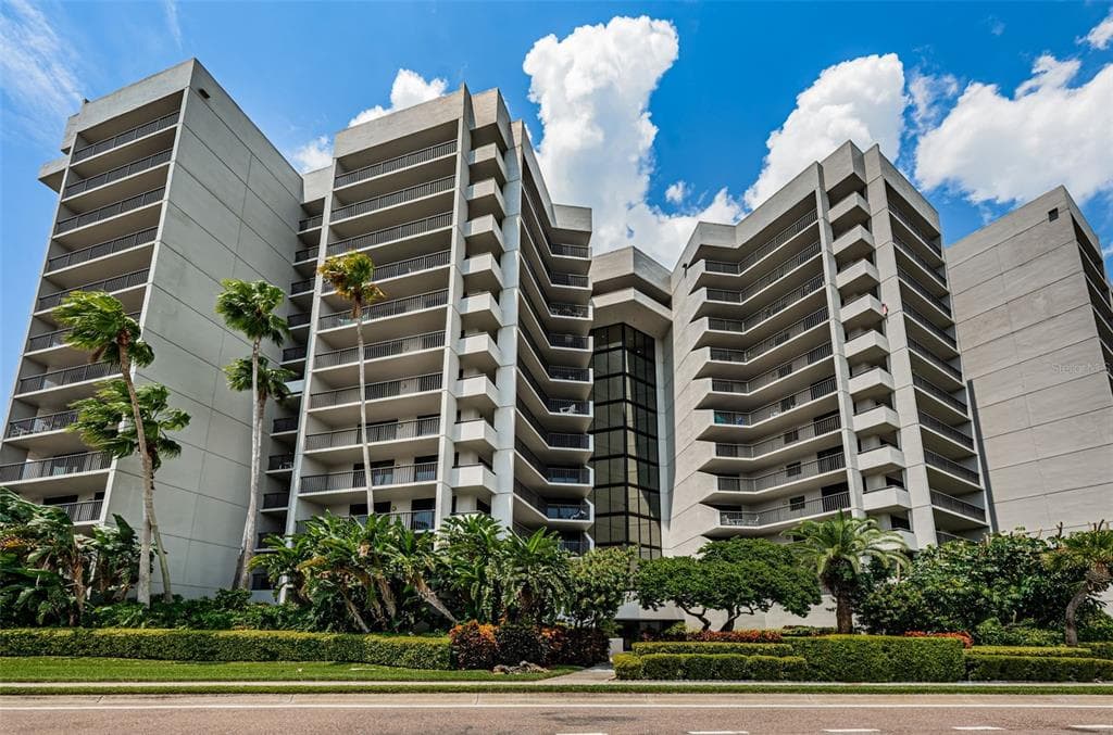 1660 GULF BOULEVARD UNIT 606 CLEARWATER BEACH, FL 33767