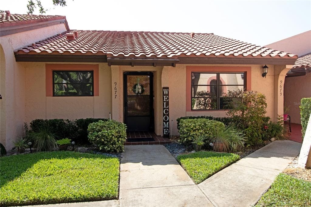 9677 86TH AVENUE SEMINOLE, FL 33777