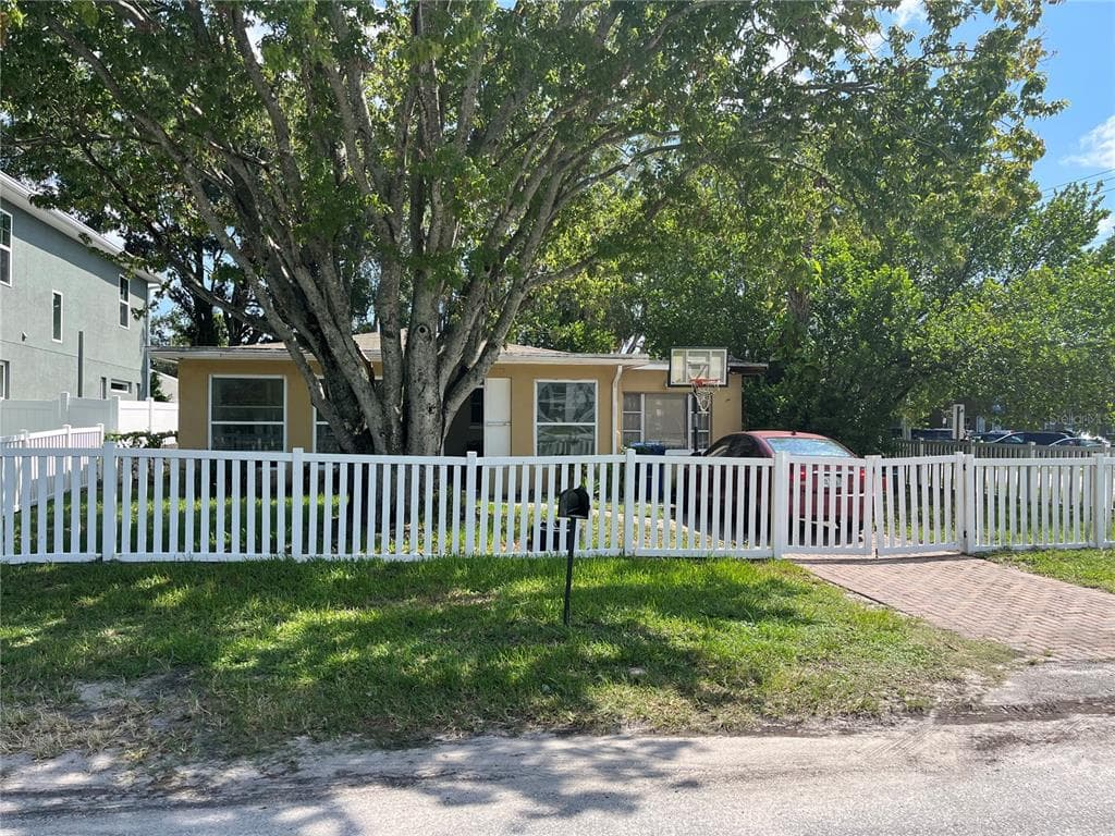 4324 W GREEN STREET TAMPA, FL 33607