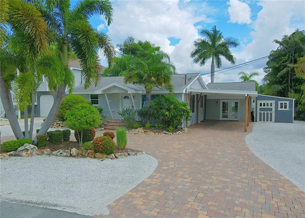 110 LORRAINE STREET CRYSTAL BEACH, FL 34681
