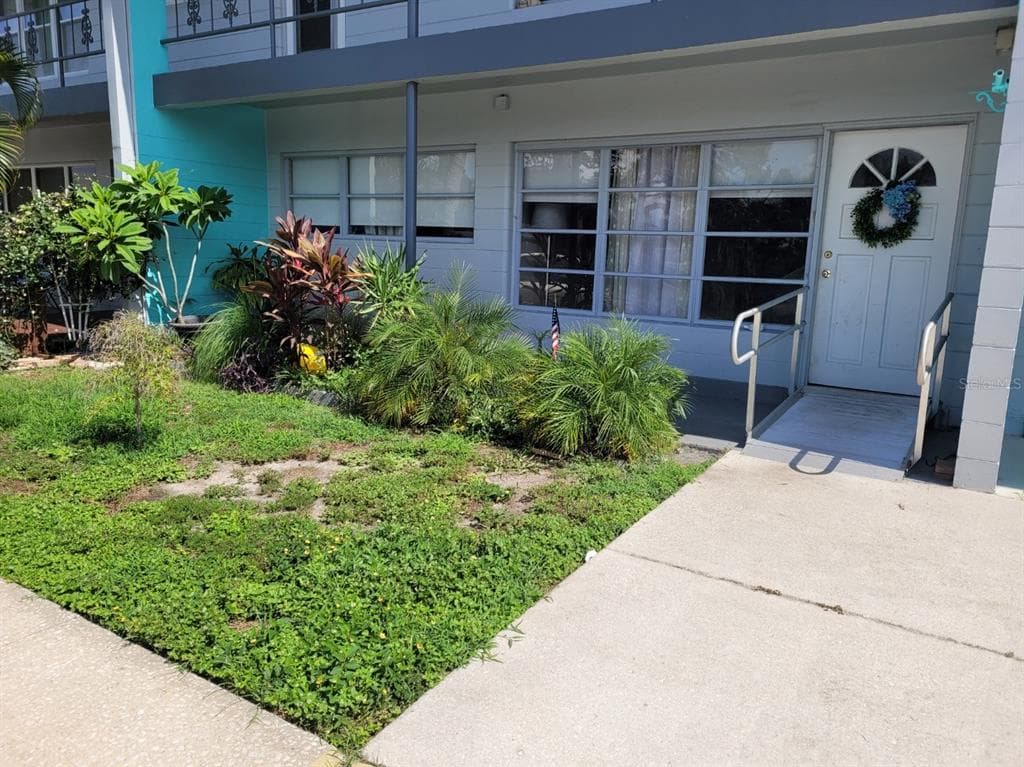 5861 42ND TERRACE N UNIT 1611 KENNETH CITY, FL 33709