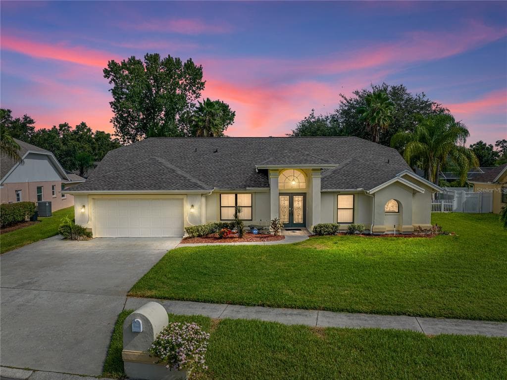 2304 MARSEILLE COURT VALRICO, FL 33596