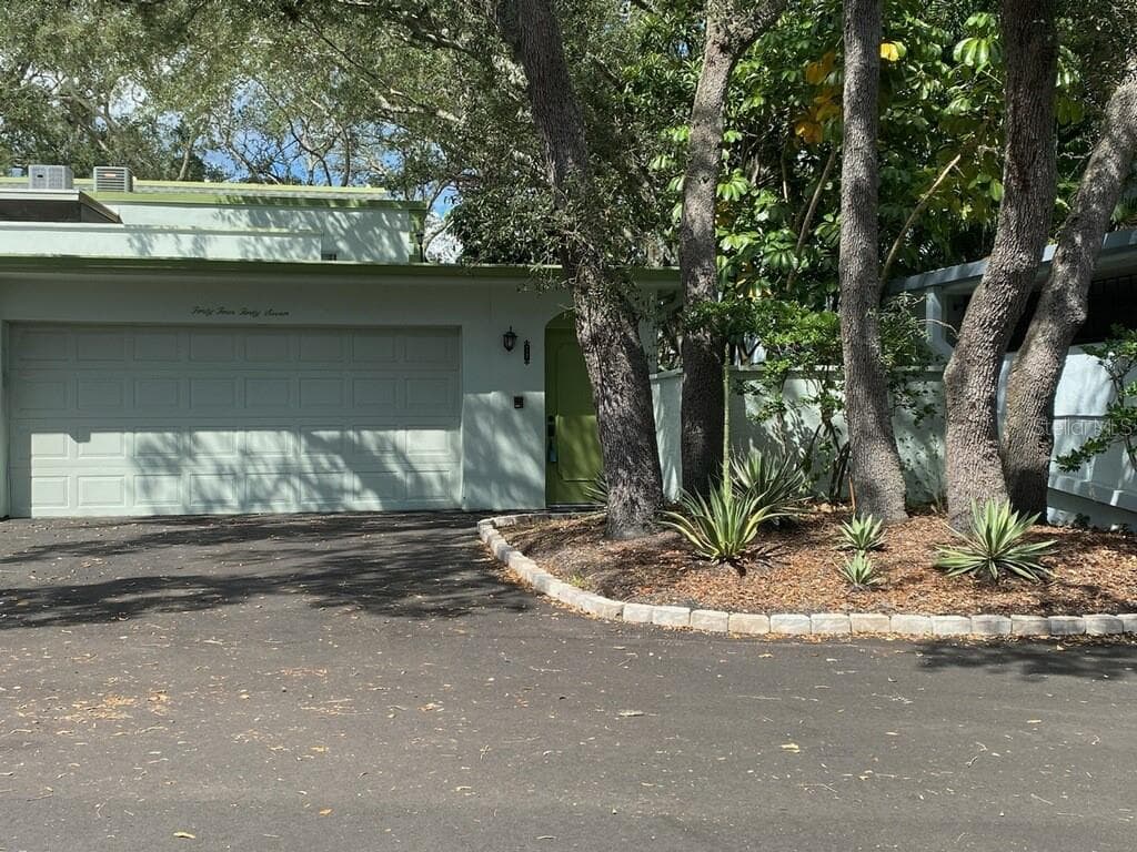 4447 VIEUX CARRE CIRCLE TAMPA, FL 33613