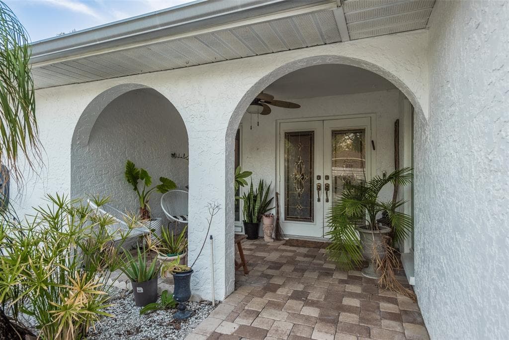 565 SANDY HOOK ROAD PALM HARBOR, FL 34683