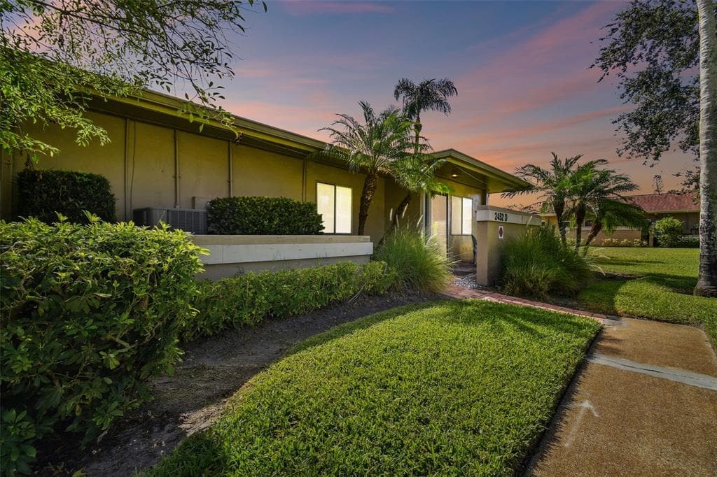 2452 LAURELWOOD DRIVE UNIT D CLEARWATER, FL 33763