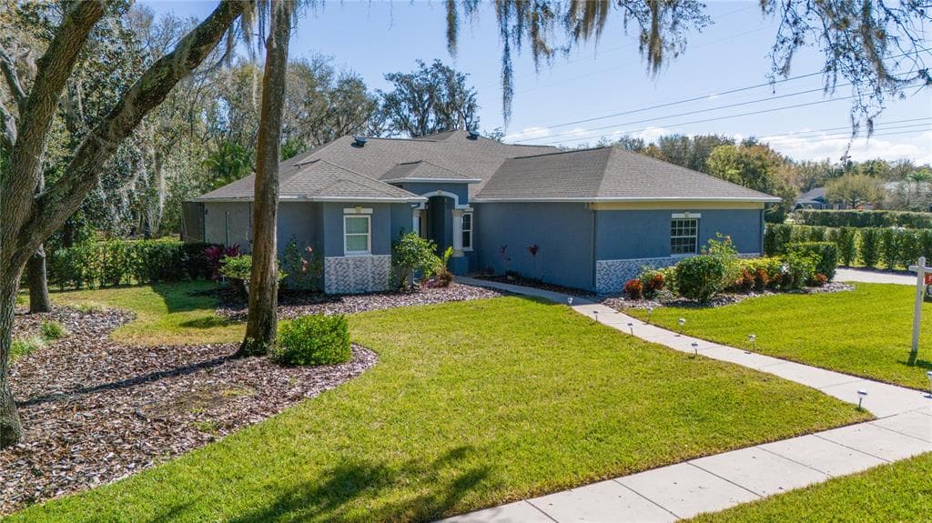 6204 KINGBIRD MANOR DRIVE LITHIA, FL 33547