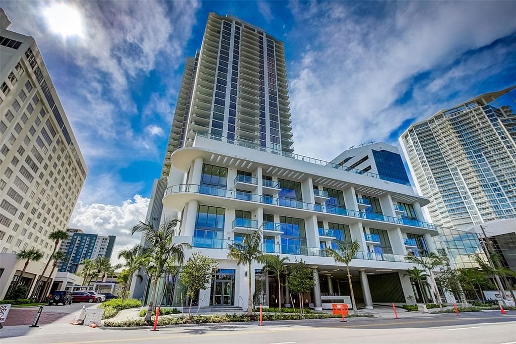 301 1ST STREET S UNIT 705 ST PETERSBURG, FL 33701