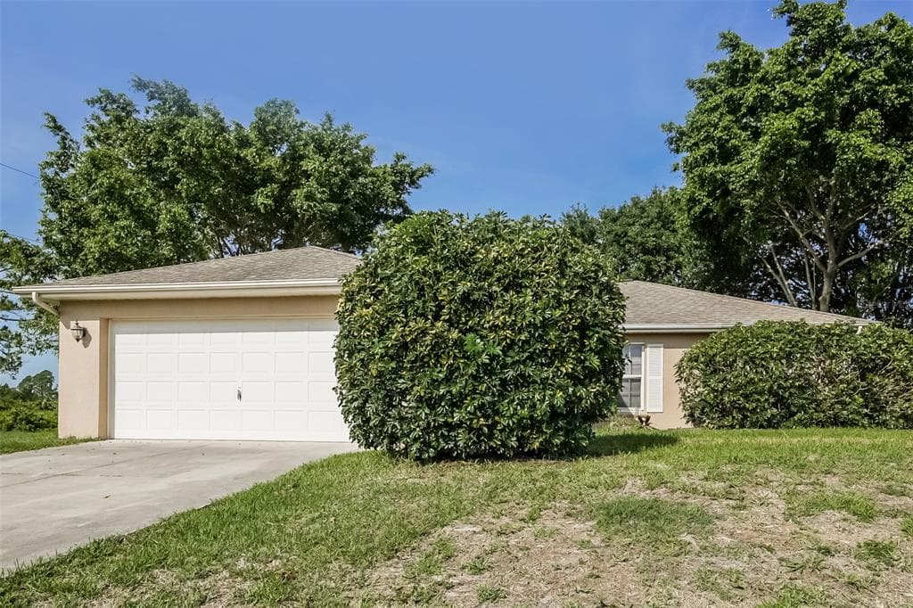 676 DAUPHINE AVENUE S LEHIGH ACRES, FL 33974