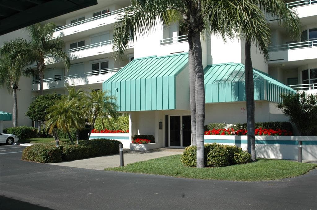 7963 SAILBOAT KEY BOULEVARD S UNIT 103 SOUTH PASADENA, FL 33707