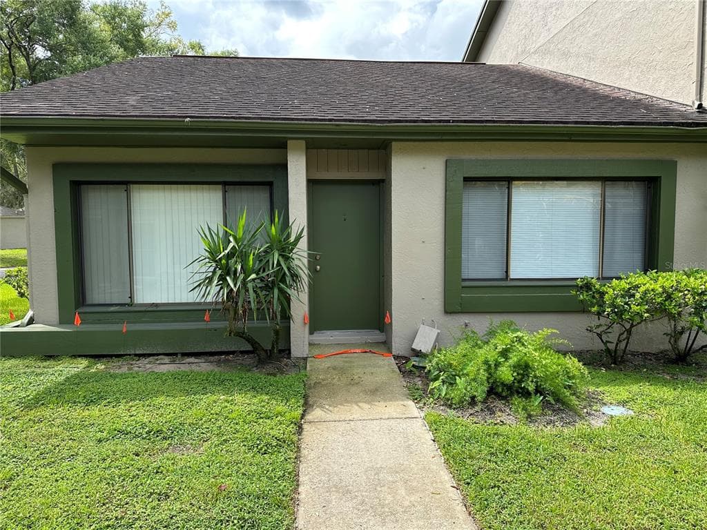 7912 SUGARCANE COURT UNIT NA TEMPLE TERRACE, FL 33637