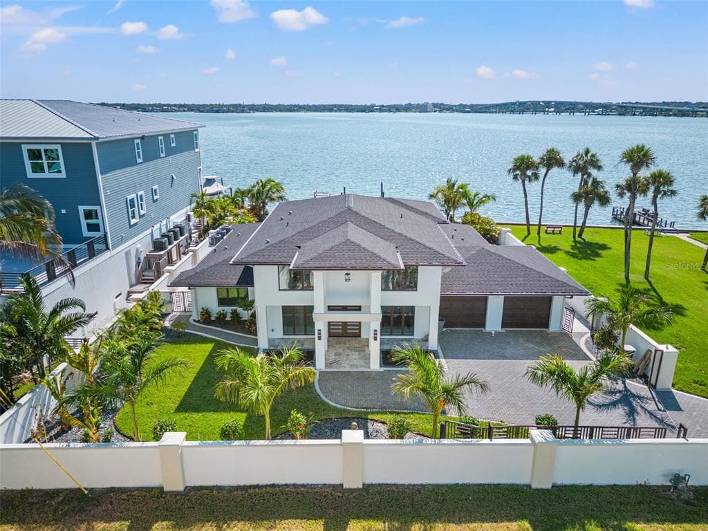 117 16TH STREET BELLEAIR BEACH, FL 33786