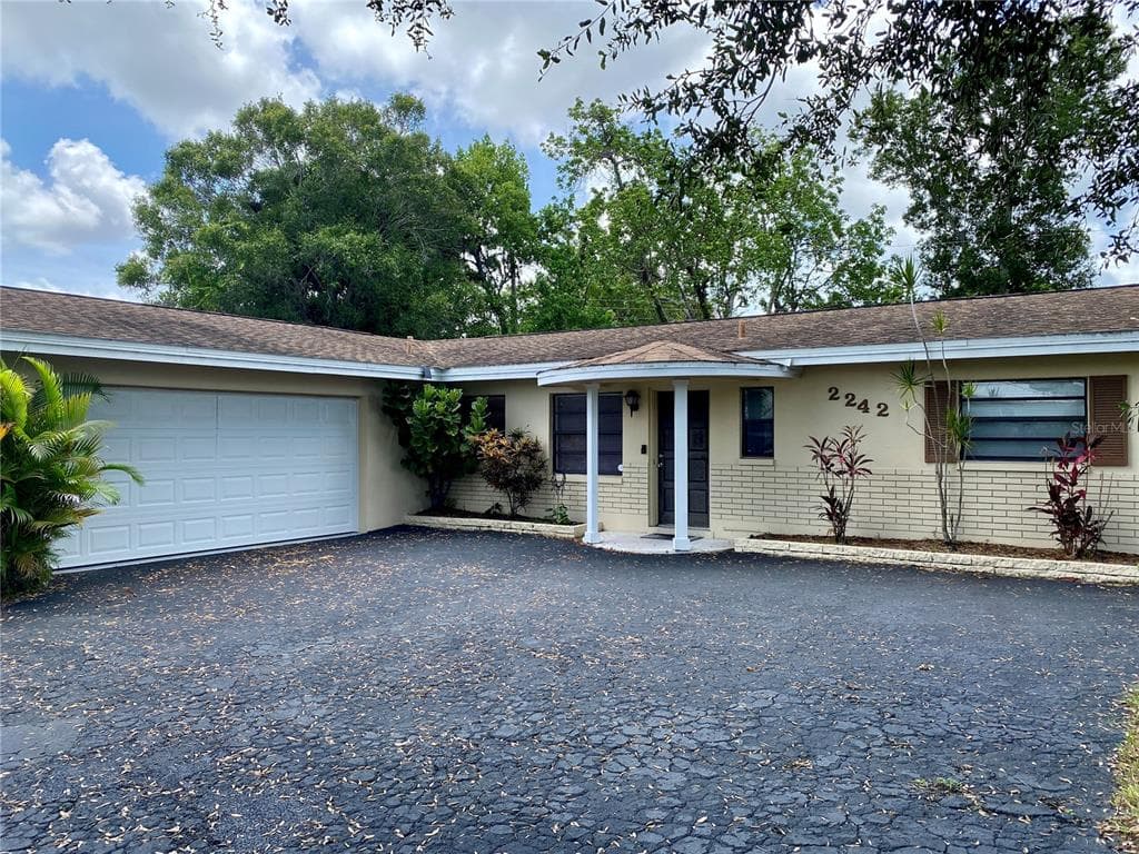 2242 INDIAN AVENUE S BELLEAIR BLUFFS, FL 33770