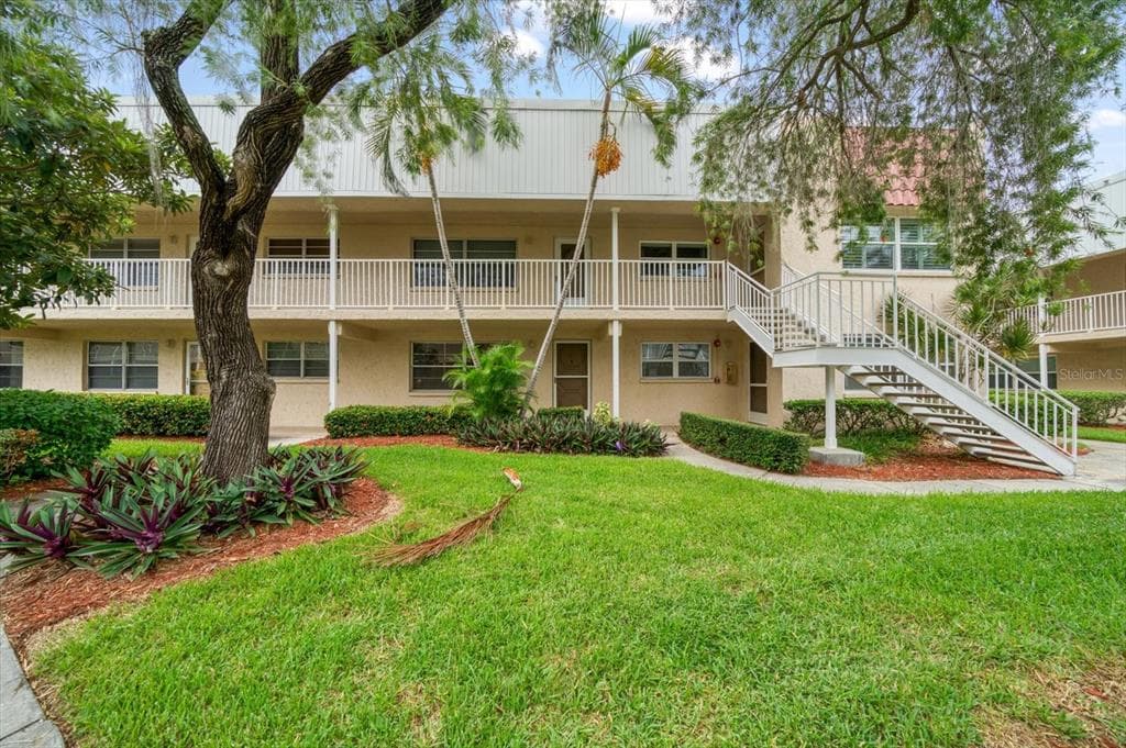 10032 65TH AVENUE N UNIT 2 ST PETERSBURG, FL 33708